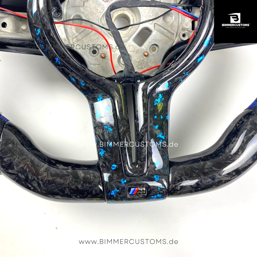 LEDER FORGED CARBONFIBER LENKRAD MIT RACE DISPLAY ICE BLUE FLAKES PASSEND FÜR BMW M2 F87 M3 F80 M4 F82 F83 F20 F21 F22 F23 F30 F31 F32 F33 F36 Competition